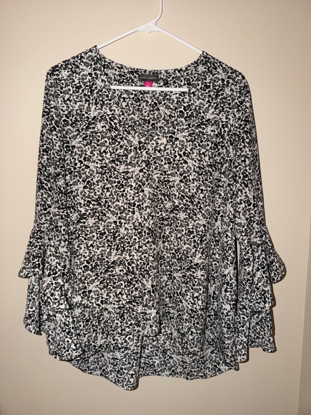Vince Camuto Black/White/Gray Medium Printed Ruffle Sleeve Women's Blouse